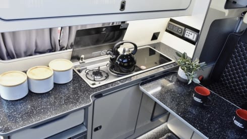 Toyota Vivaro LWB 2021 a 4 posti letto - Nuova conversione