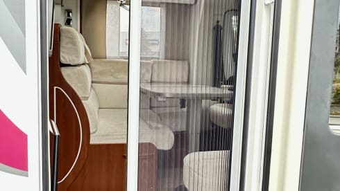 Volledig off-grid reizen met onze comfortabel uitgeruste 2p camper