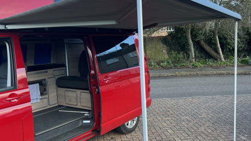 Dolly Daze – 2 berth Volkswagen campervan from 2021