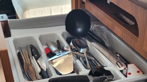 4p Renault semi-integrated from 2016