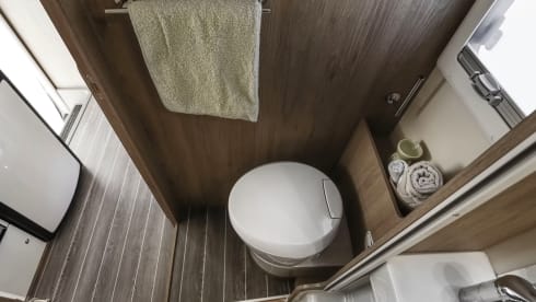 Glen – New 2026 Roller Team 6 berth off-grid Motorhome