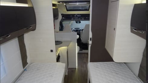 CHAUSSON 737 LUXUS-WOHNMOBIL MIT 5 PLÄTZEN
