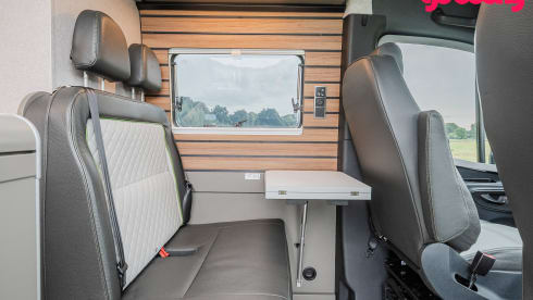 Hymer CrossOver with sleeping roof 4p. 