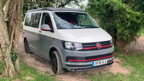 Annie  – 2 berth Volkswagen bus from 2016