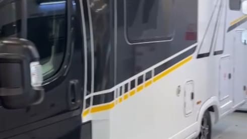 Big Bear 🐻  – Frankia Now:  4 berth semi-integrated motorhomefrom 2025