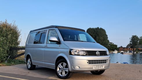 Campie – Volkswagen 'Poptop'  T5 Transporter Camper-van 