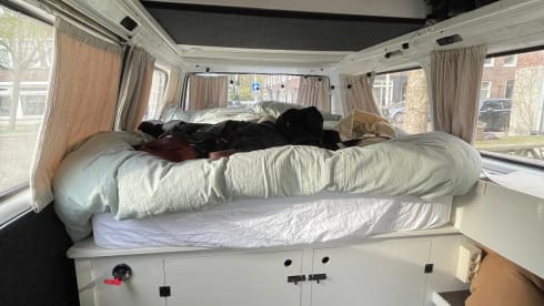 Pokey – 2p Volkswagen campervan from 1981