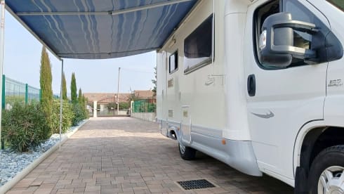 Giuliana – Camper 6 posti viaggio e 6 posti letto