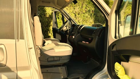 Onze Pössl :-) – Buscamper (2020) with bicycle rack, bedding and linen etc.