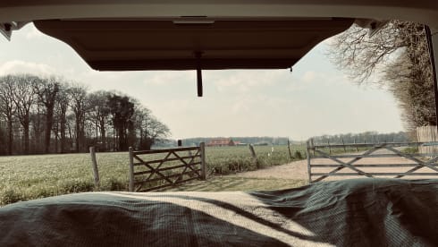 Margriet – 4p Volkswagen bus from 2022