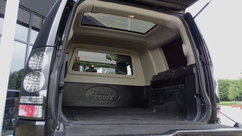 Disco – 2p Land Rover with roof tent 