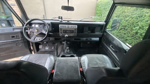 2-PKW-Land-Rover-Dachaufbau aus dem Jahr 2004