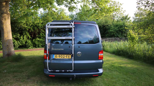 Volkswagen t5 campervan 