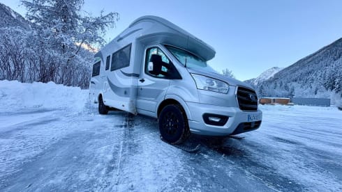 Mont Blanc – BRAND NEW 6 Berth Roller Team Auto-Roller 747 (2024) Manual