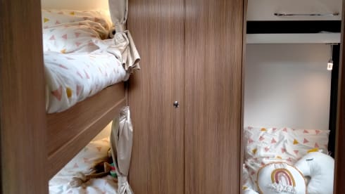Freedom on wheels! Luxurious spacious motorhome with all amenities