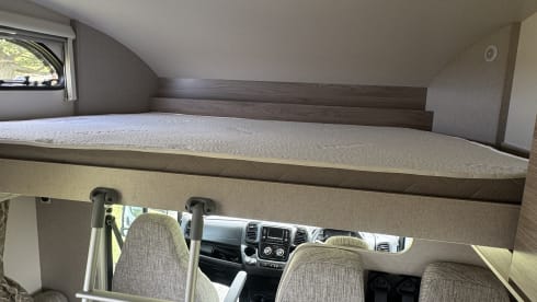 Modern 2025 6 Berth 6 Belted Seat Swift Edge 