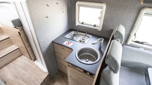 Just GO – Dethleffs Just GO 4-seater semi-integrated camper