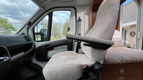 Esprit – 2p Dethleffs semi-integrated camper from 2014