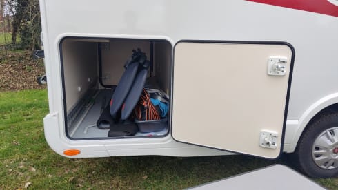  Cozy (family) camper semi-integrated - 4 persons (new 2023) 
