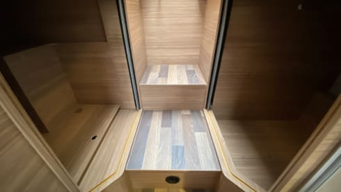 Deluxe – Integral Weinsberg Caracore 700MEG Automatic + WIFI on the road