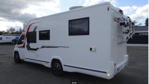 Challenger – Comfortable semi-integrated with large queen bed and lots of light