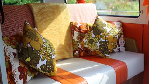 Stanley – LOVE LIFE IN THE SLOW LANE WITH STANLEY