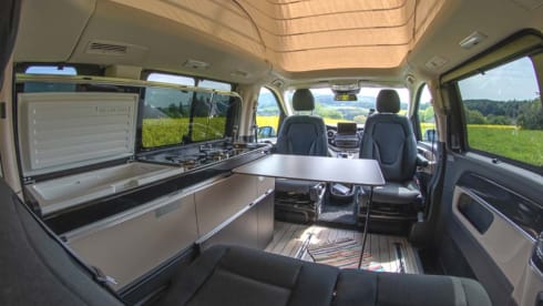 Woody – 2 berth Mercedes-Benz bus from 2018