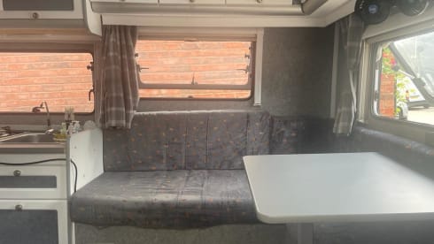 4-Bett, netzunabhängiger, modernisierter Fiat Ducato mit U-Lounge