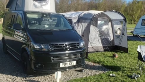 The Black Vanther  – Beautiful pop top 4 berth 4 x 4 VW Camper! 