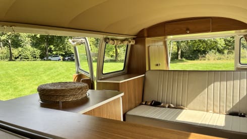 De Bus – 2p Volkswagen campervan from 1980