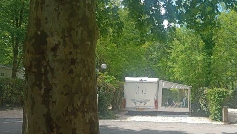 Experience our 5-person Adria Carol travel buddy from 2010