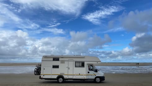 Eura Mobil – Spacious, 6-person family camper from 2003