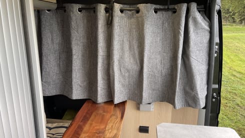 Houseonwheels 2 – Renault master buscamper jan 26 100 KM douche/ toilet ruimte standkachel.