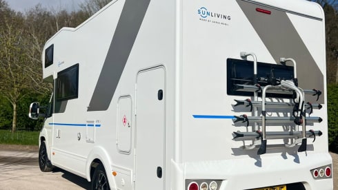 Perfect family motorhome  – 7 berth Sun Living alcove from 2021
