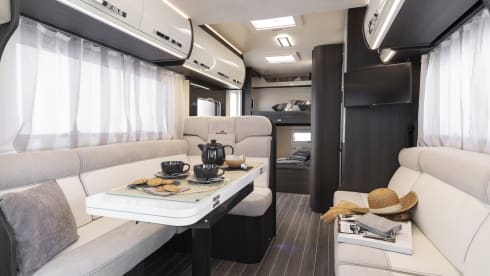 Bavarian Camper 5 – space miracle with 8 sleeping places