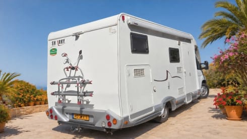 SEA P200 – Très belle Fiat 3 places semi-intégrée de 2009
