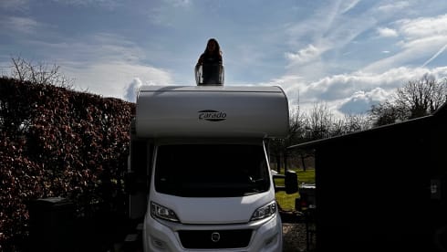 LiKaJo – Beautiful young 4-person Carado alcove from 2019