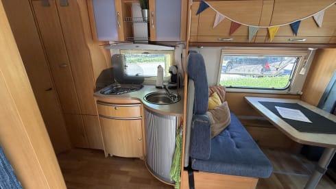 LMC Liberty Ti 662 - 4 Persons - 2x Air Conditioning - Semi-integrated