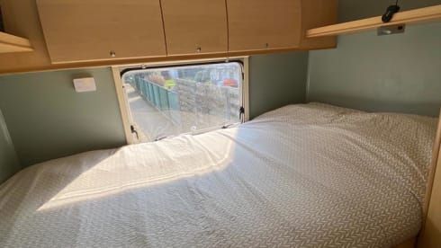 Ons Suzy – 6p Elnagh alcove family camper