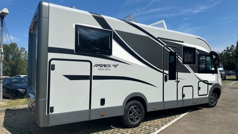 2026 4P McLouis 870+roof air conditioning, automatic 180 hp, bicycle rack, LPG, underfloor heating 