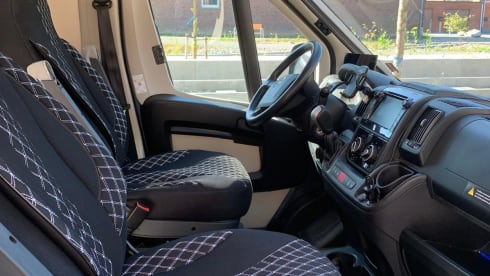 CaRo – 4p Pilote bus from 2018 (2 to 3 people)