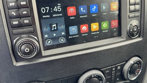 NC500 – Off-grid 2 berth MWB Mercedes Sprinter