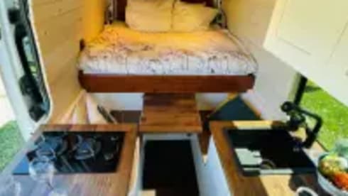 Benny_theBenz – Stylish Mercedes Sprinter Bus Camper