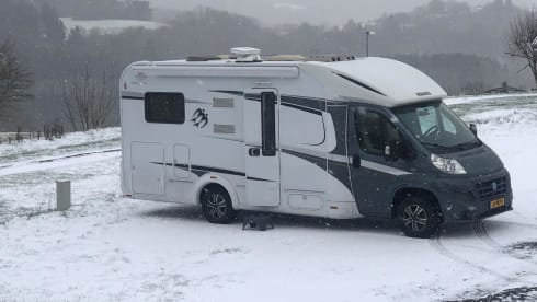 Special 25 Year Edition – 4p Knaus semi-integrated uit 2014