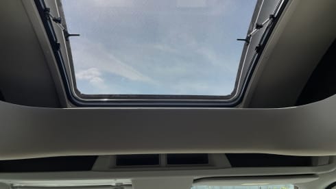 BELLE -ford transit aut.170pk – 6p Roller Team semi-integrated from 2024