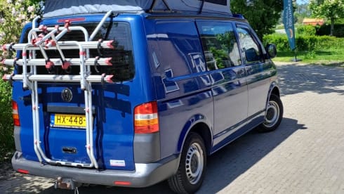 Billy – Cute 4p VW T5 Campervan with pop-up roof and complete equipment
