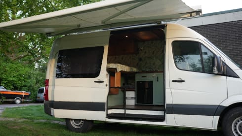 Horizon – Adventurous off-grid bus camper, fully equipped (length bed)