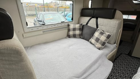 Cleo&Cezar – 7 berth Chausson Flash C656 semi-integrated from 2019