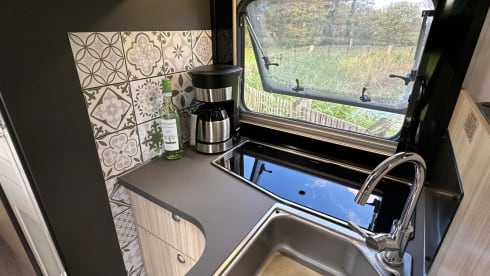 - – Adria Sun Living (2022): Ruime, luxe, 5-persoons camper