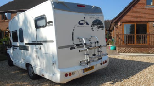 EASY 8 MOTORHOME HIRE JUST TURN UP AND GO